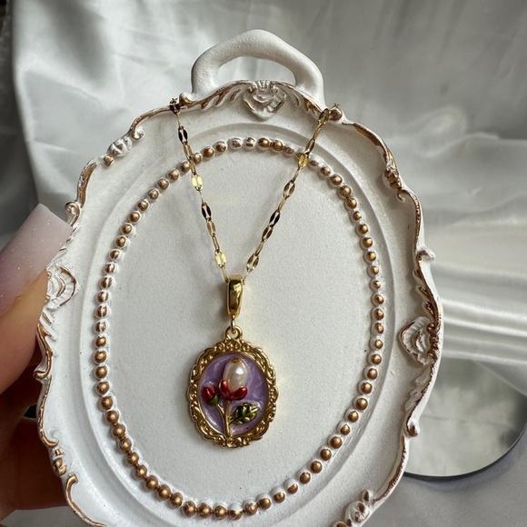 Unique 
ART CANVA 
Gold and Red Floral Pendant Necklace - Picture 8 of 9